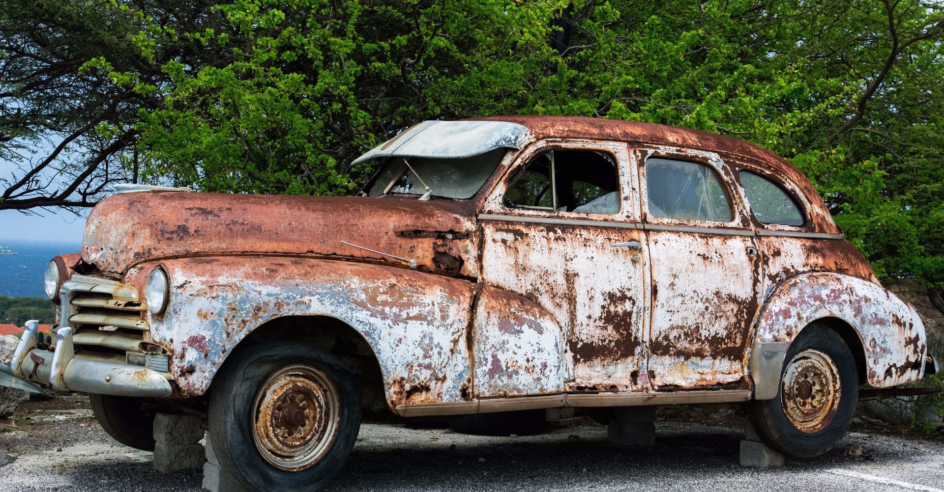 old car that is not maintained well